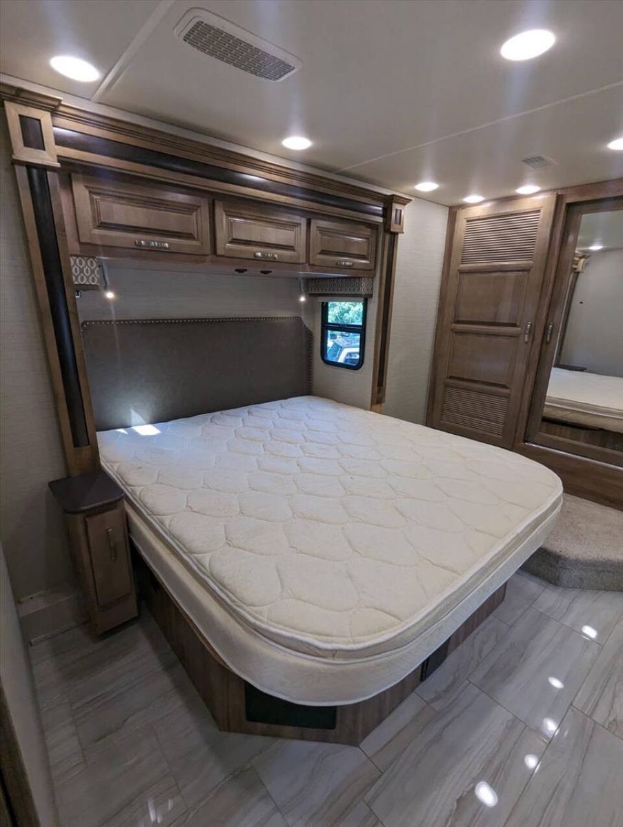 2019 Jayco Embark 52