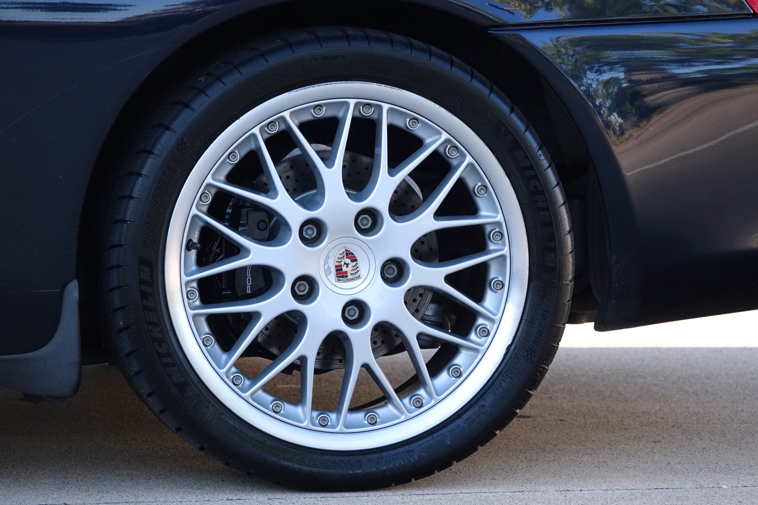 2004 Porsche 911 4S photo 25