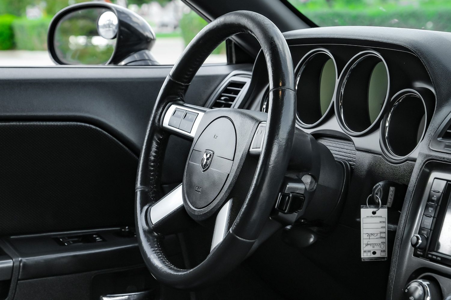 2010 Dodge Challenger R/T photo 18