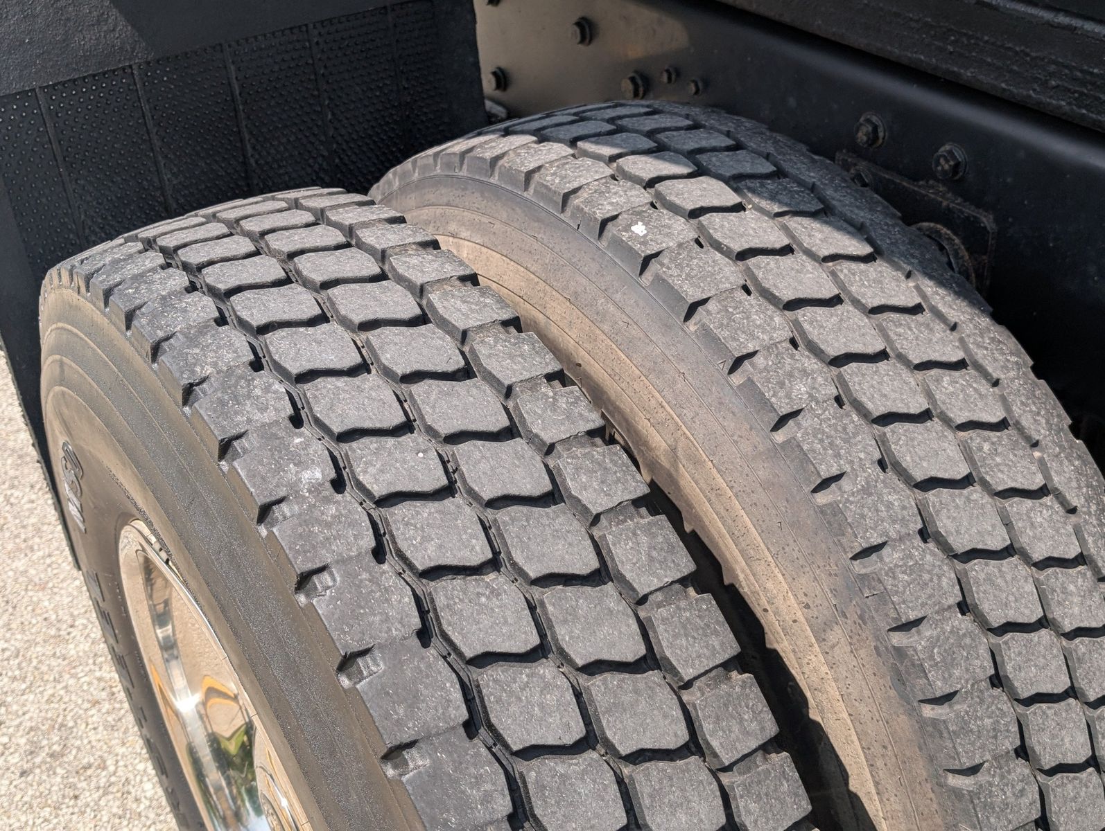 2015 Ford F-750 34