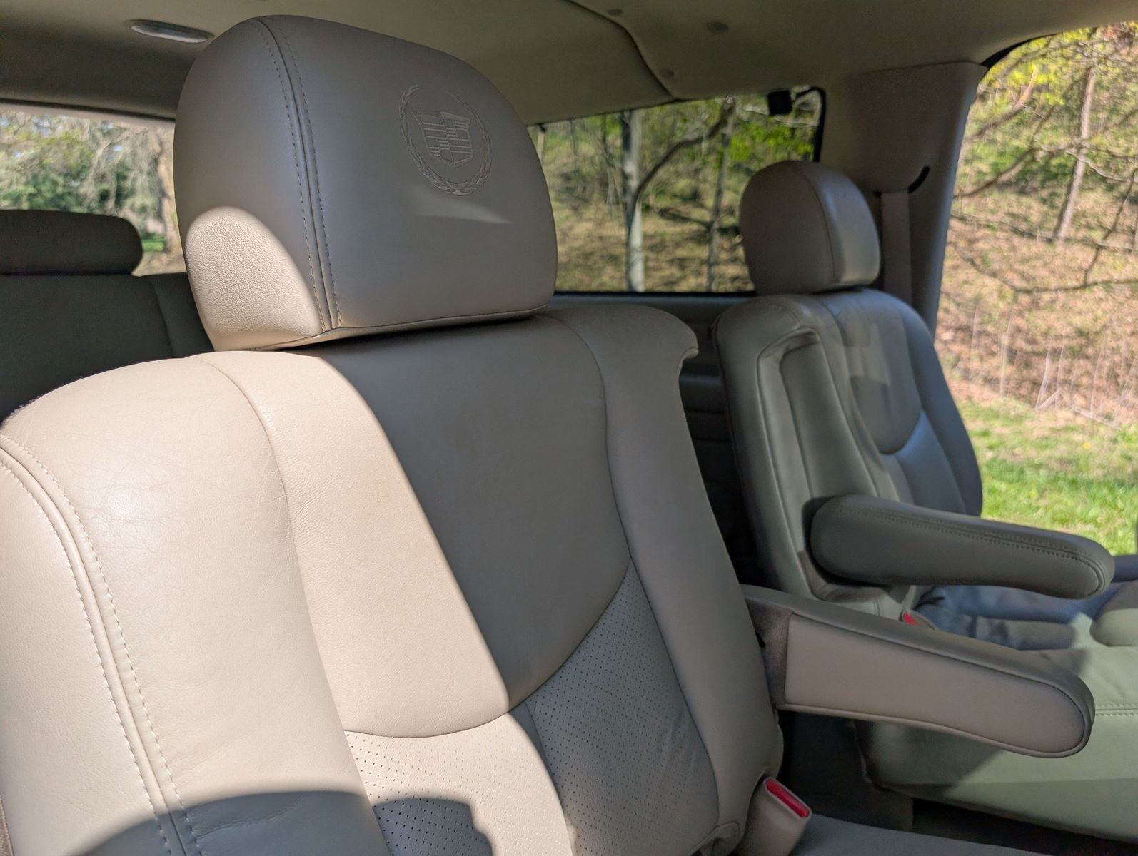 2004 Cadillac Escalade ESV 142