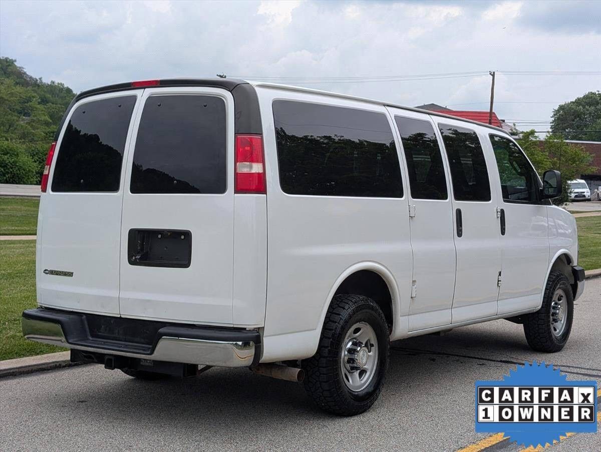 2018 Chevrolet Express 8