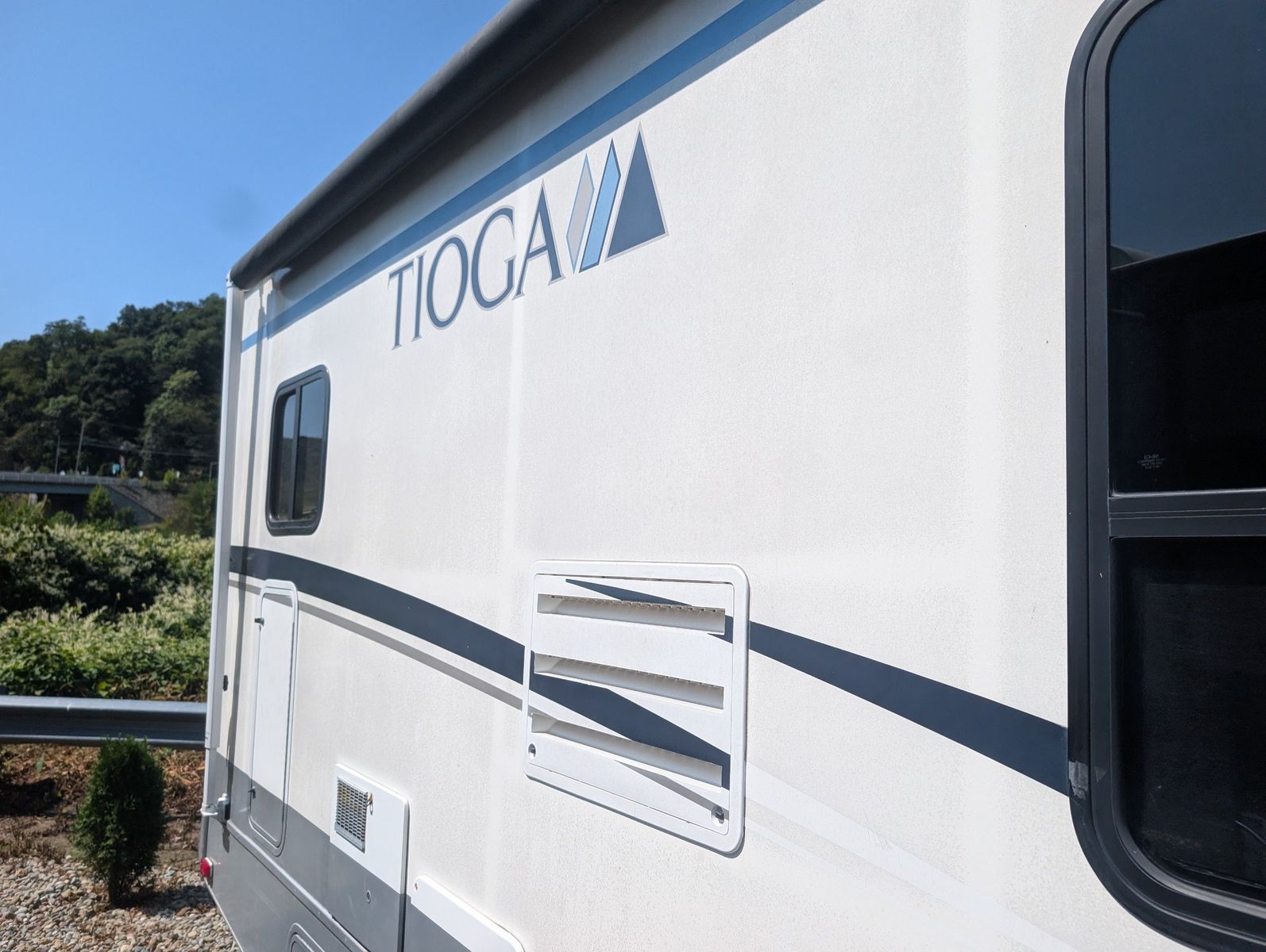 2004 Ford E-Series Chassis 65