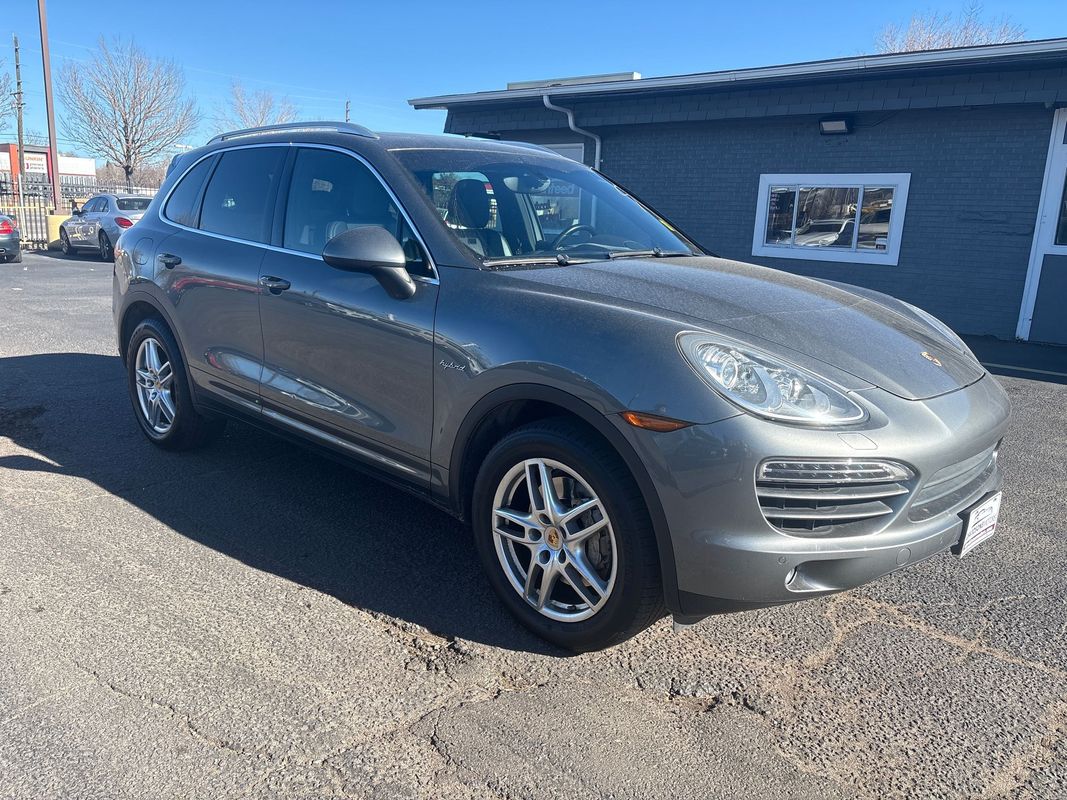 View vehicle photo 7