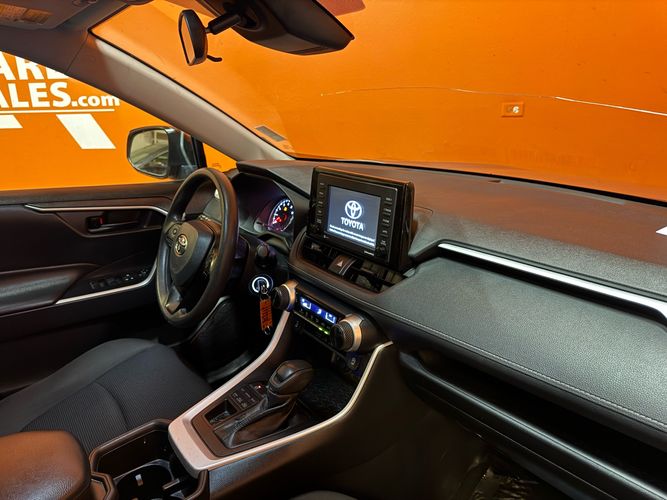 2022 Toyota RAV4 LE photo 9