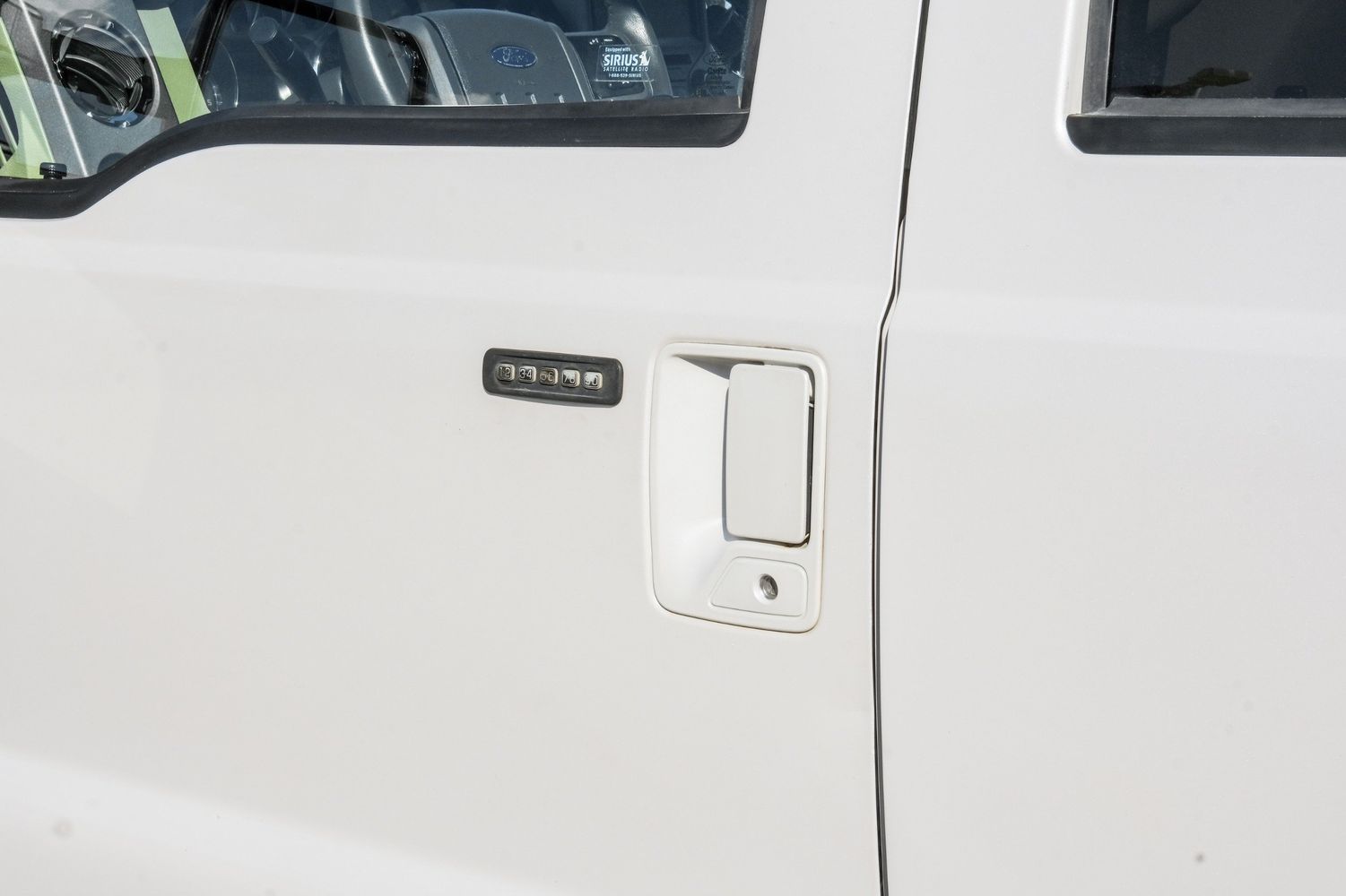 2013 Ford F-250 Platinum photo 38