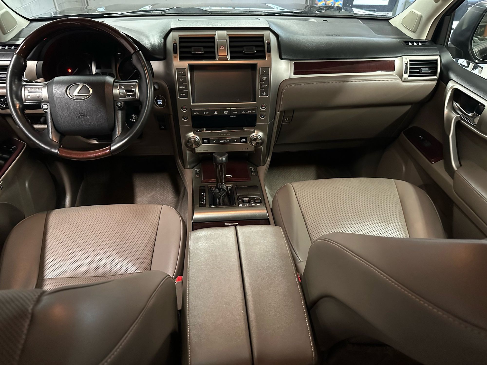 2019 Lexus GX 460 photo 18