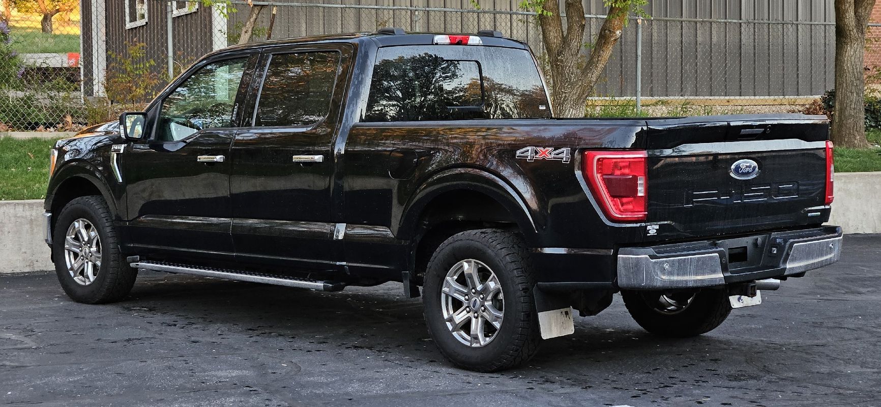 View vehicle photo 3