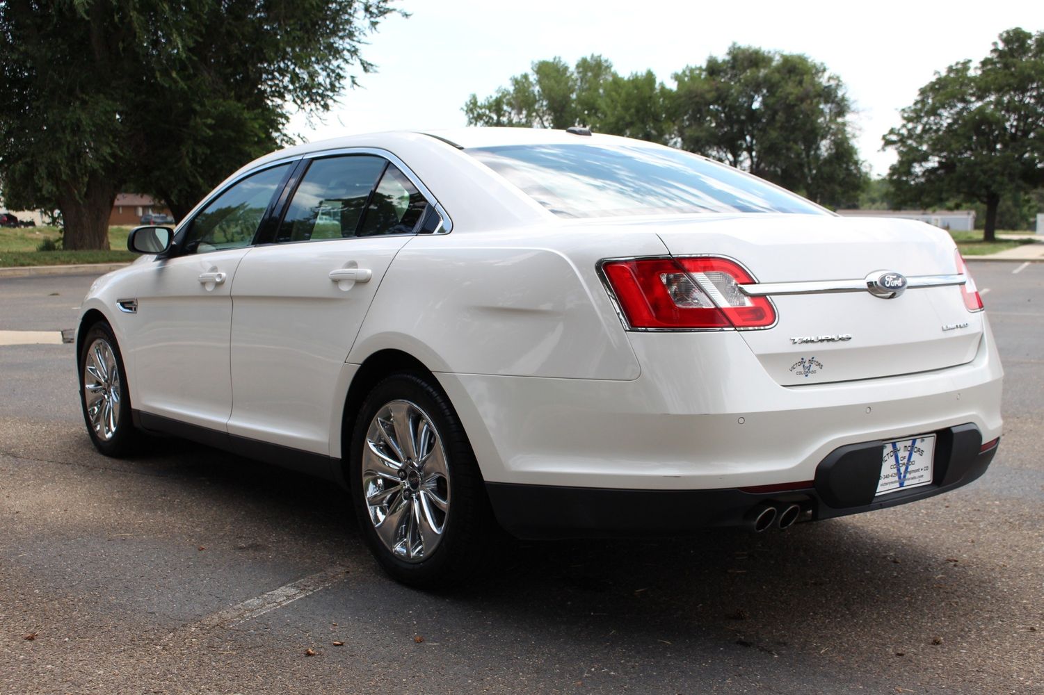 2010 Ford Taurus Limited | Victory Motors of Colorado