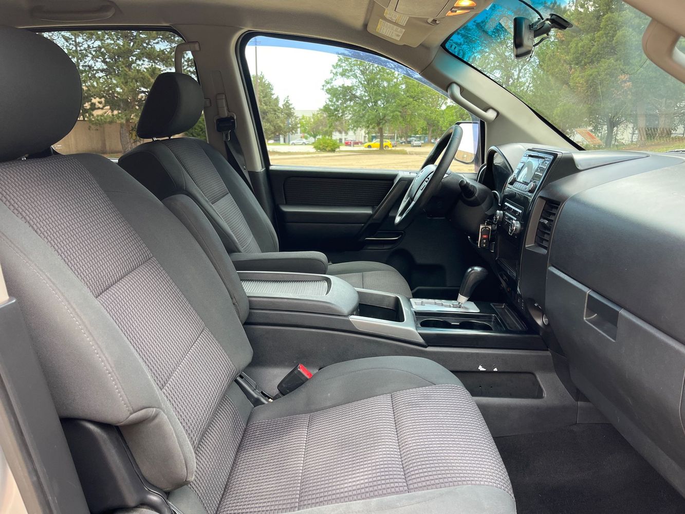 2014 Nissan Titan SV photo 10