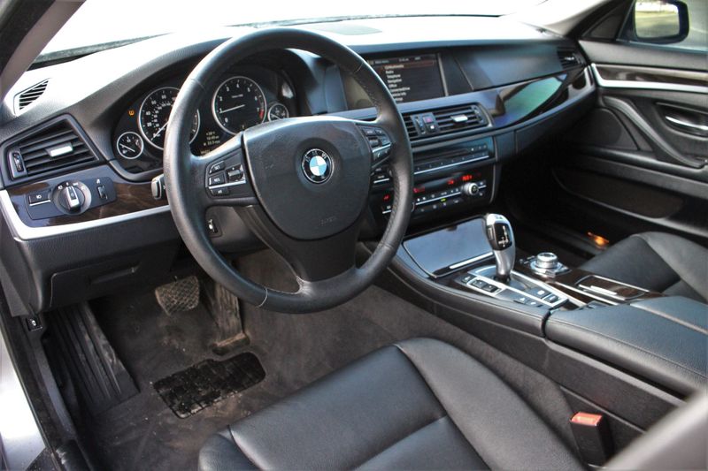 2012 BMW 528xi Photos 2012-bmw-528xi-photos