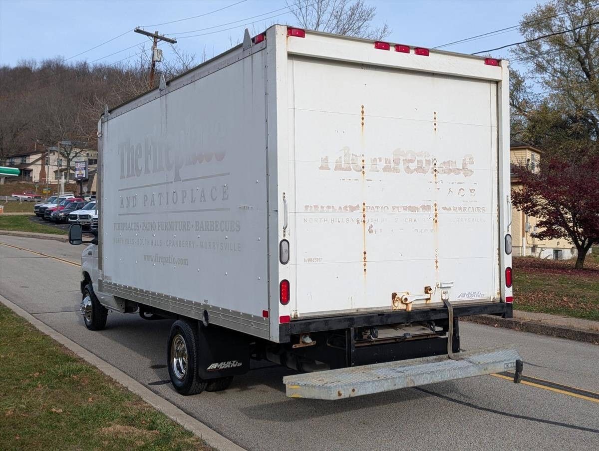 2017 Ford E-Series 8