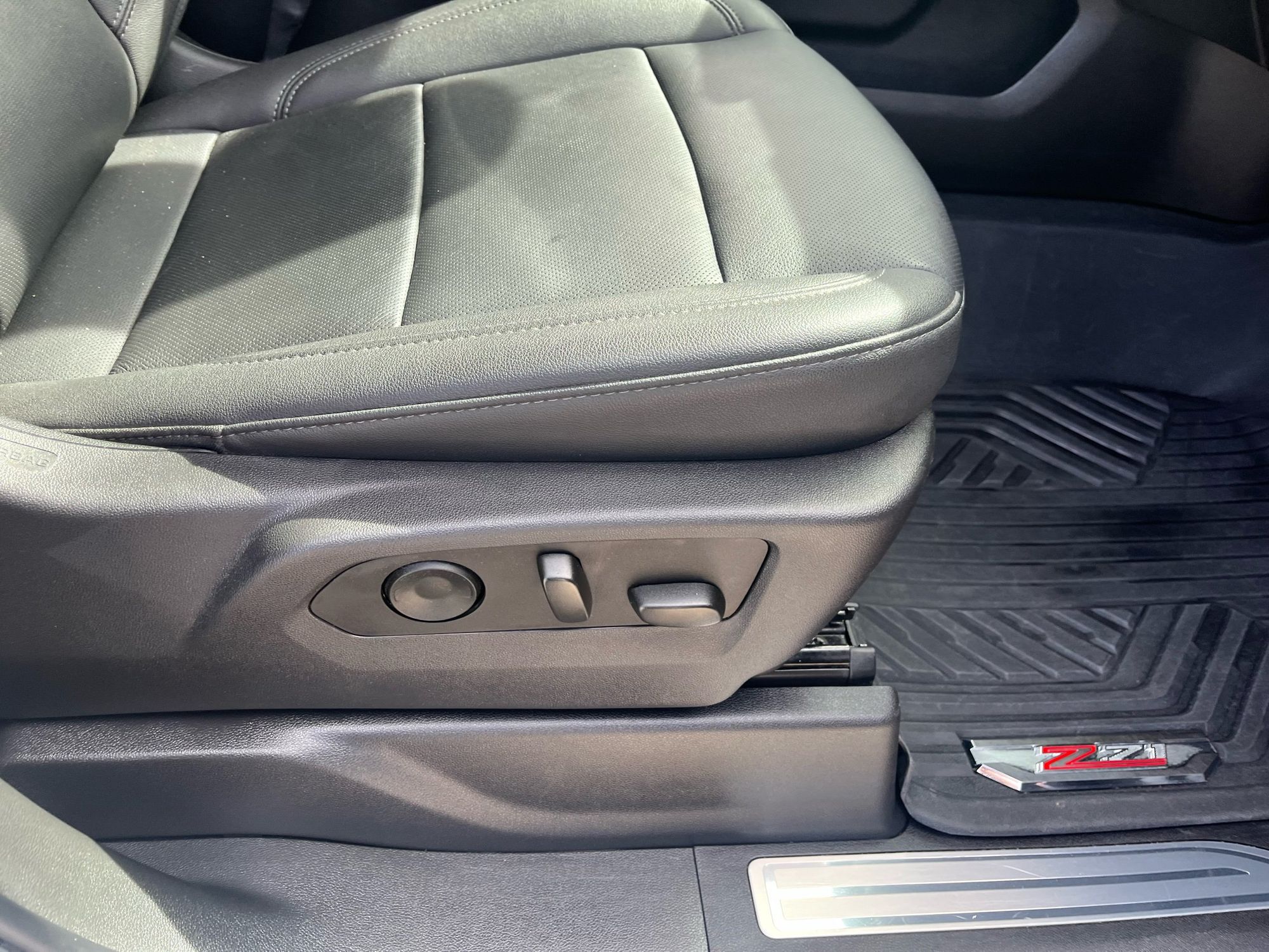 2024 Chevrolet Silverado 1500 LTZ photo 19