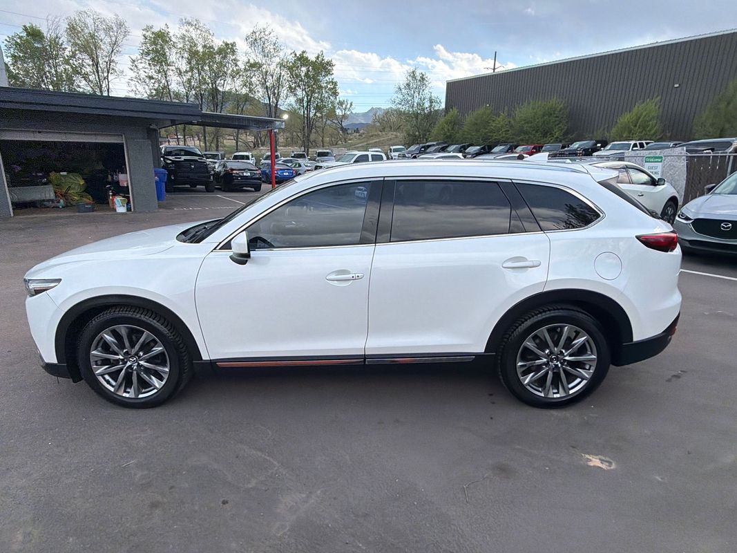 View vehicle photo 4