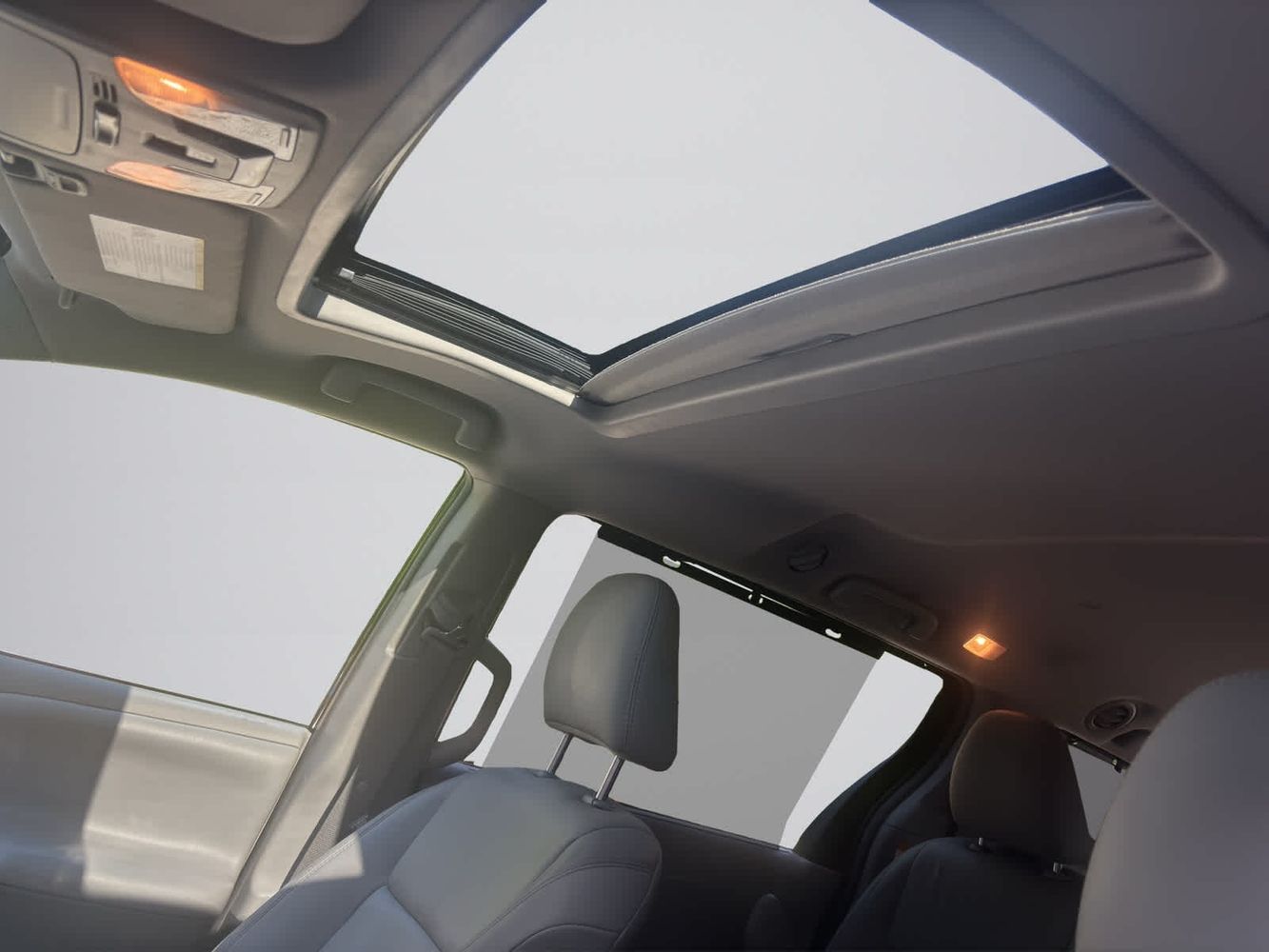 2017 Toyota Sienna XLE Premium photo 23
