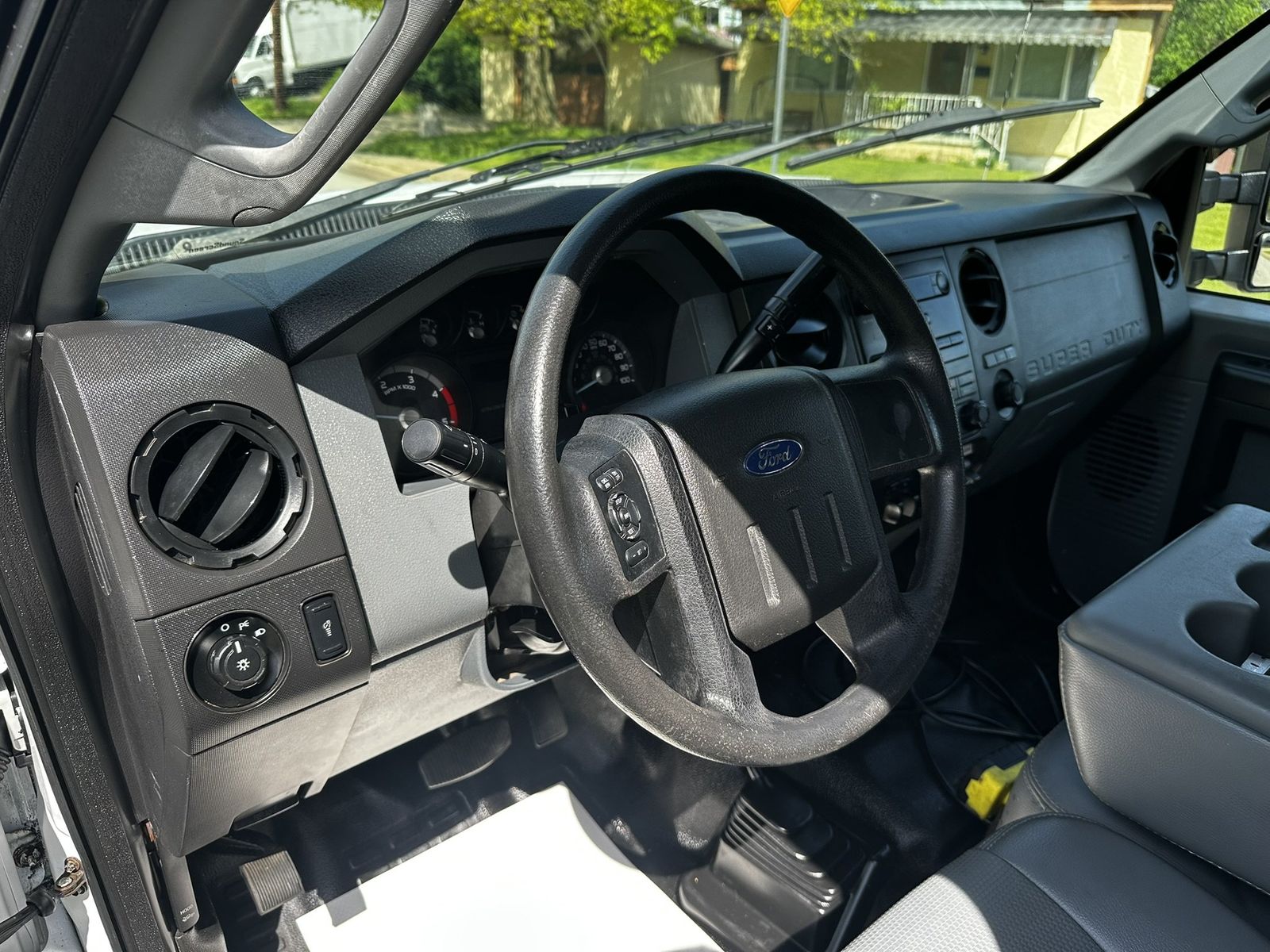 2014 Ford F-550 Chassis 35