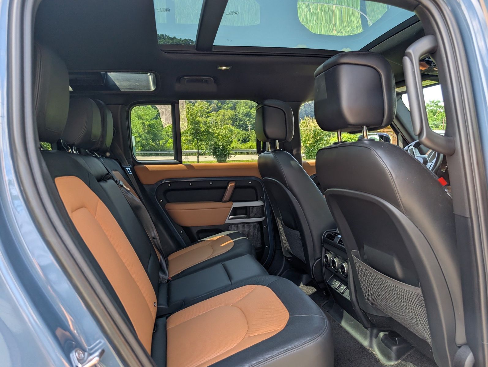 2024 Land Rover Defender 74