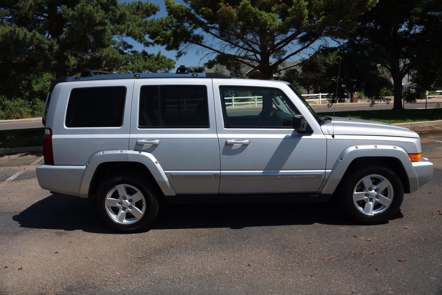 2006 Jeep Commander Limited | Victory Motors of Colorado