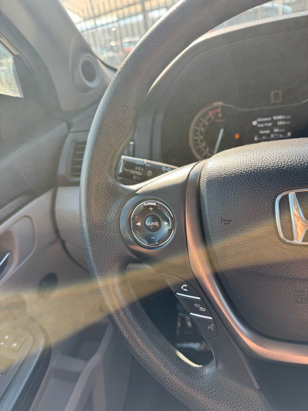 2016 Honda Pilot LX photo 12