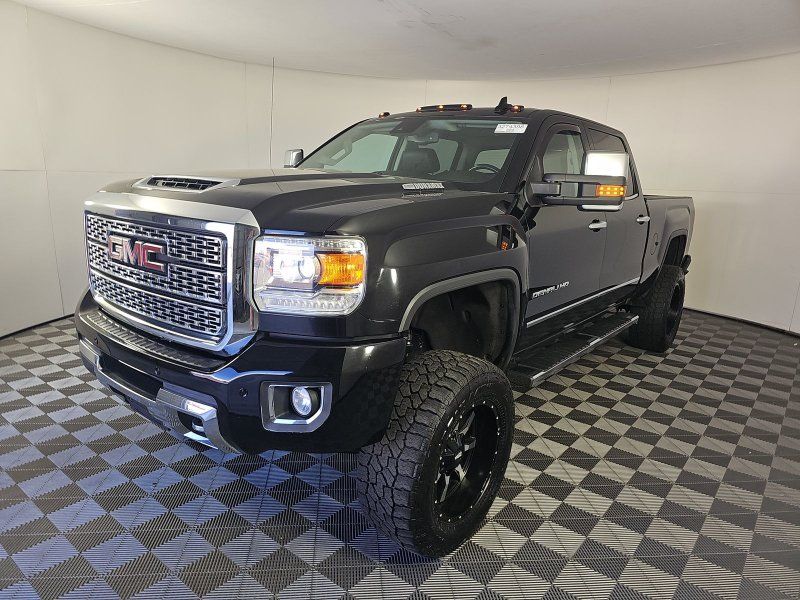 2019 GMC Sierra 4WD Crew Cab Standard Box Denali's photo