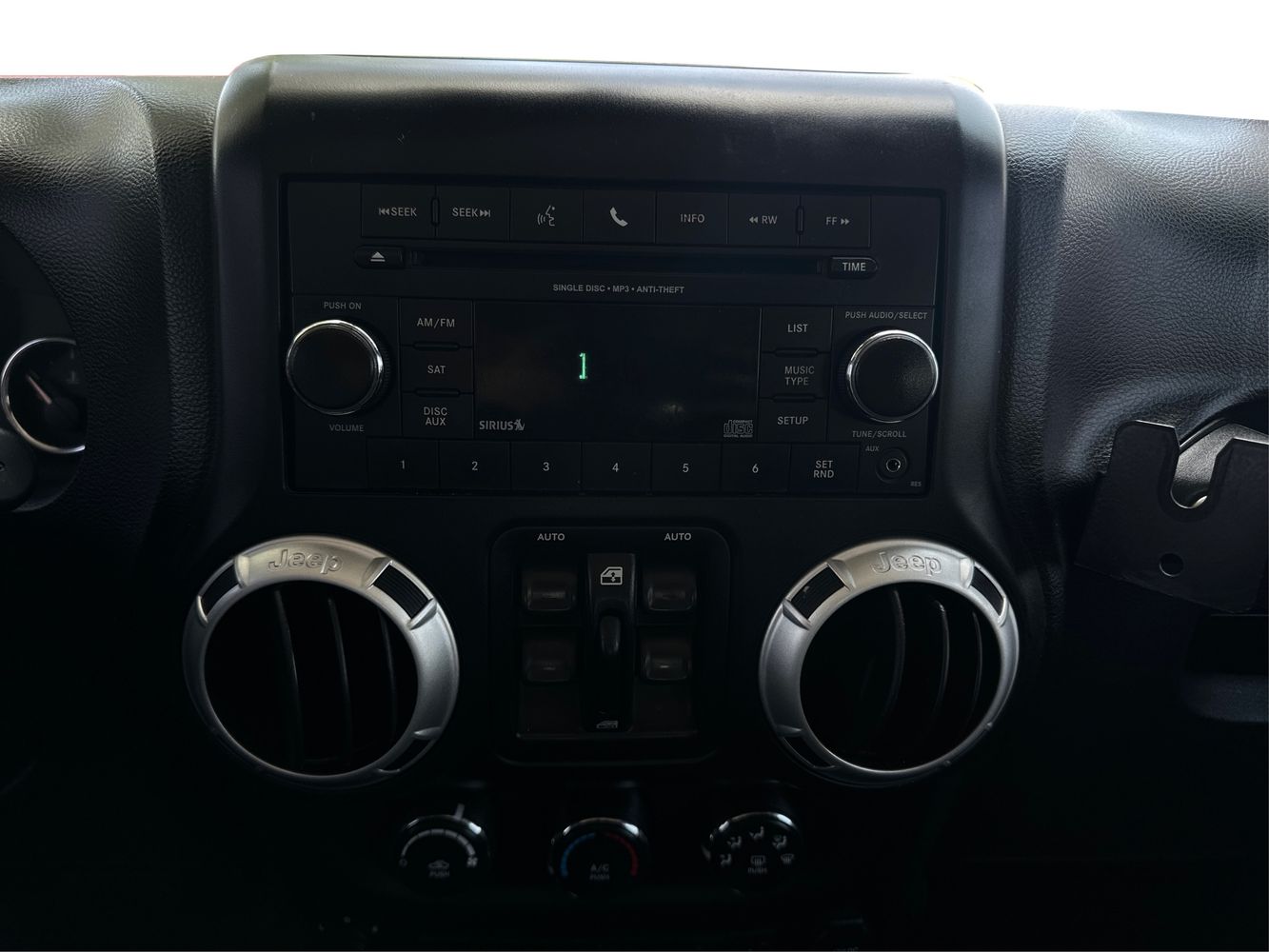 2013 Jeep Wrangler Unlimited Sahara photo 12