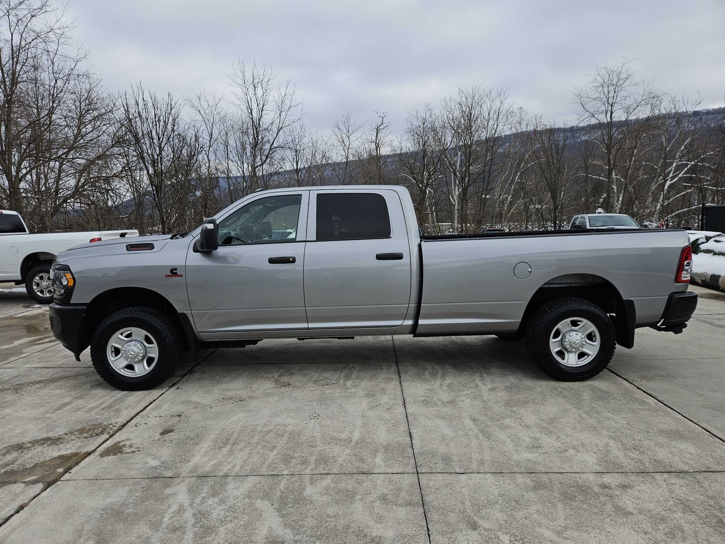 2023 Ram 3500 Tradesman photo 4