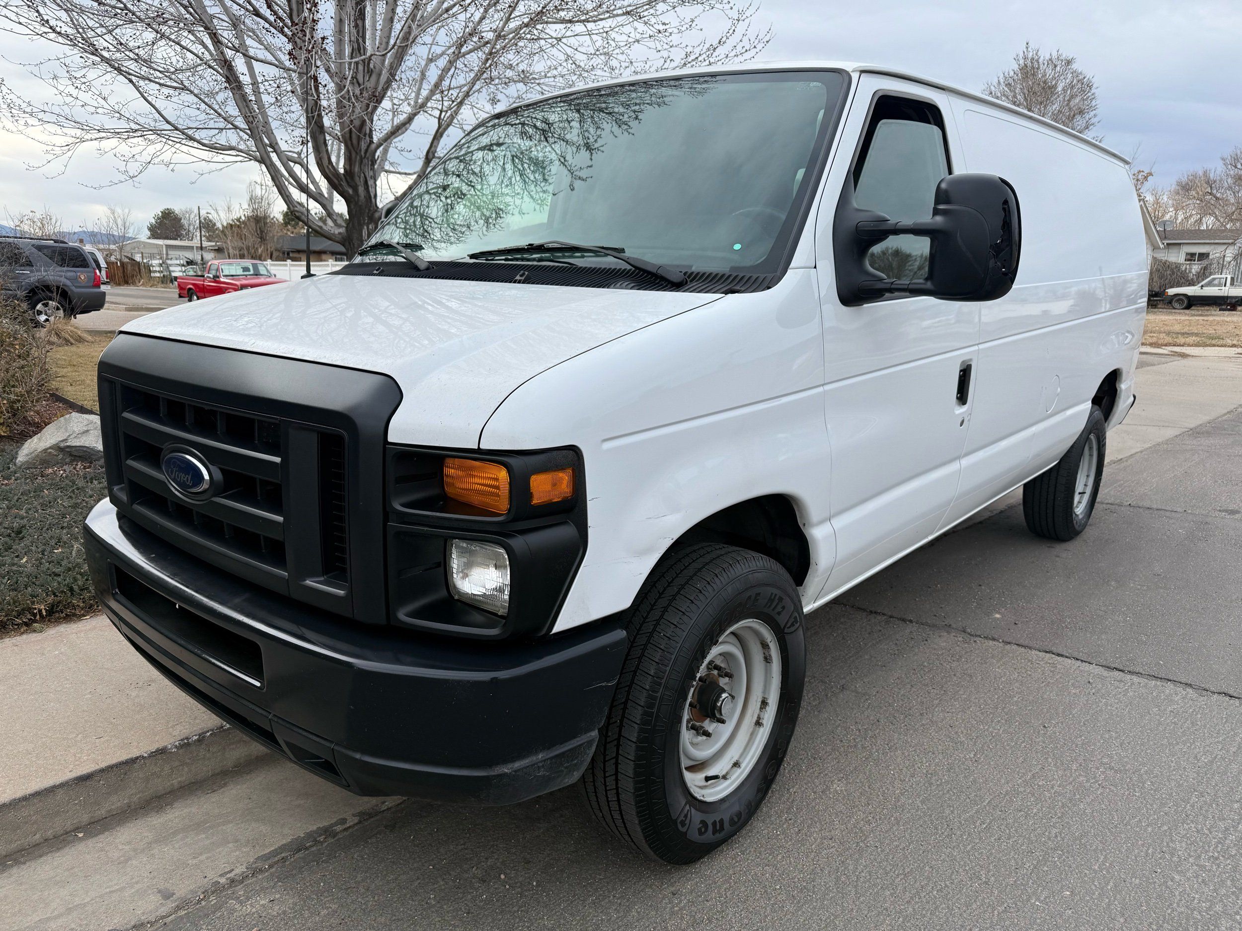 2013 Ford E-Series E-250's photo