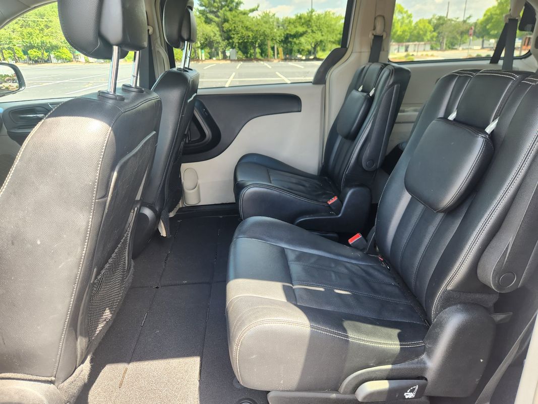 View vehicle photo 6