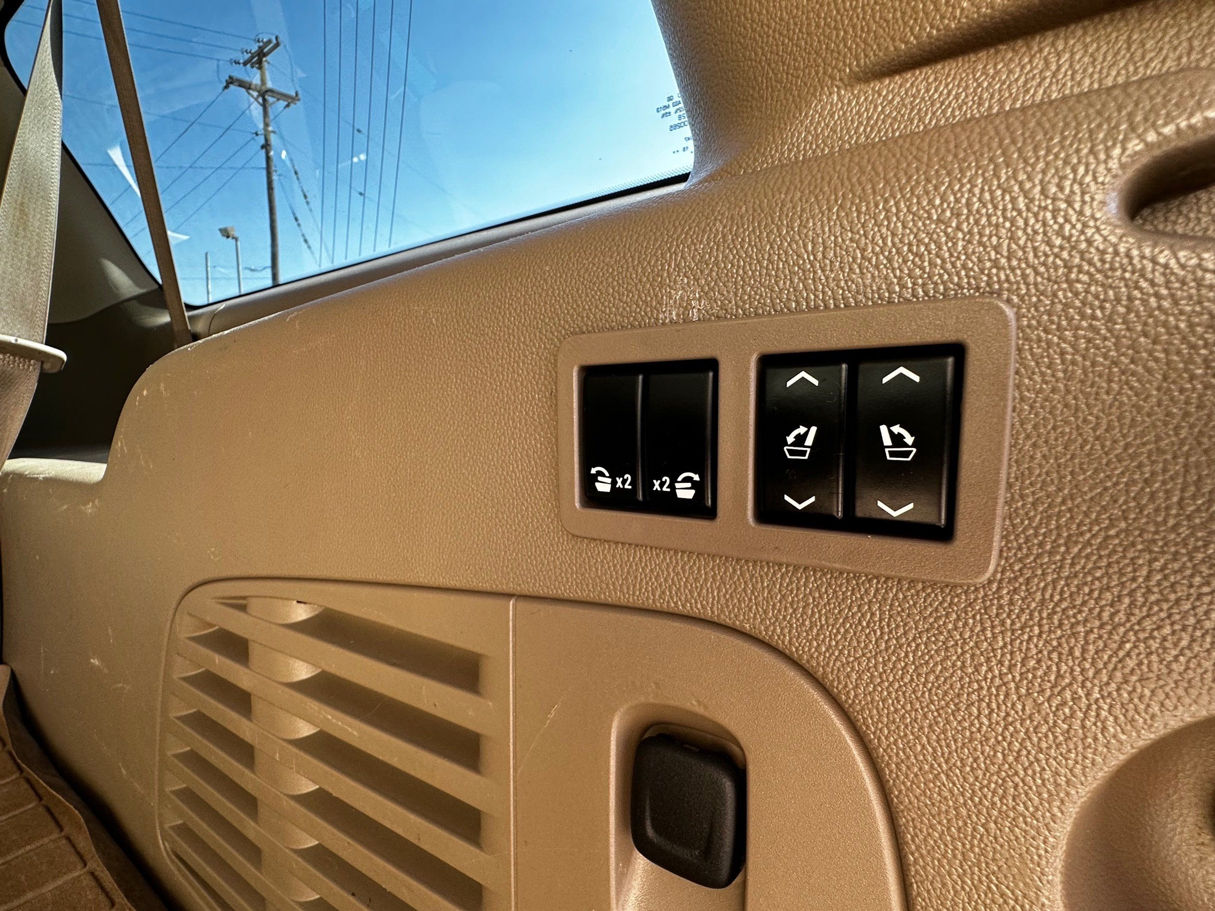 2016 Chevrolet Suburban LTZ photo 25