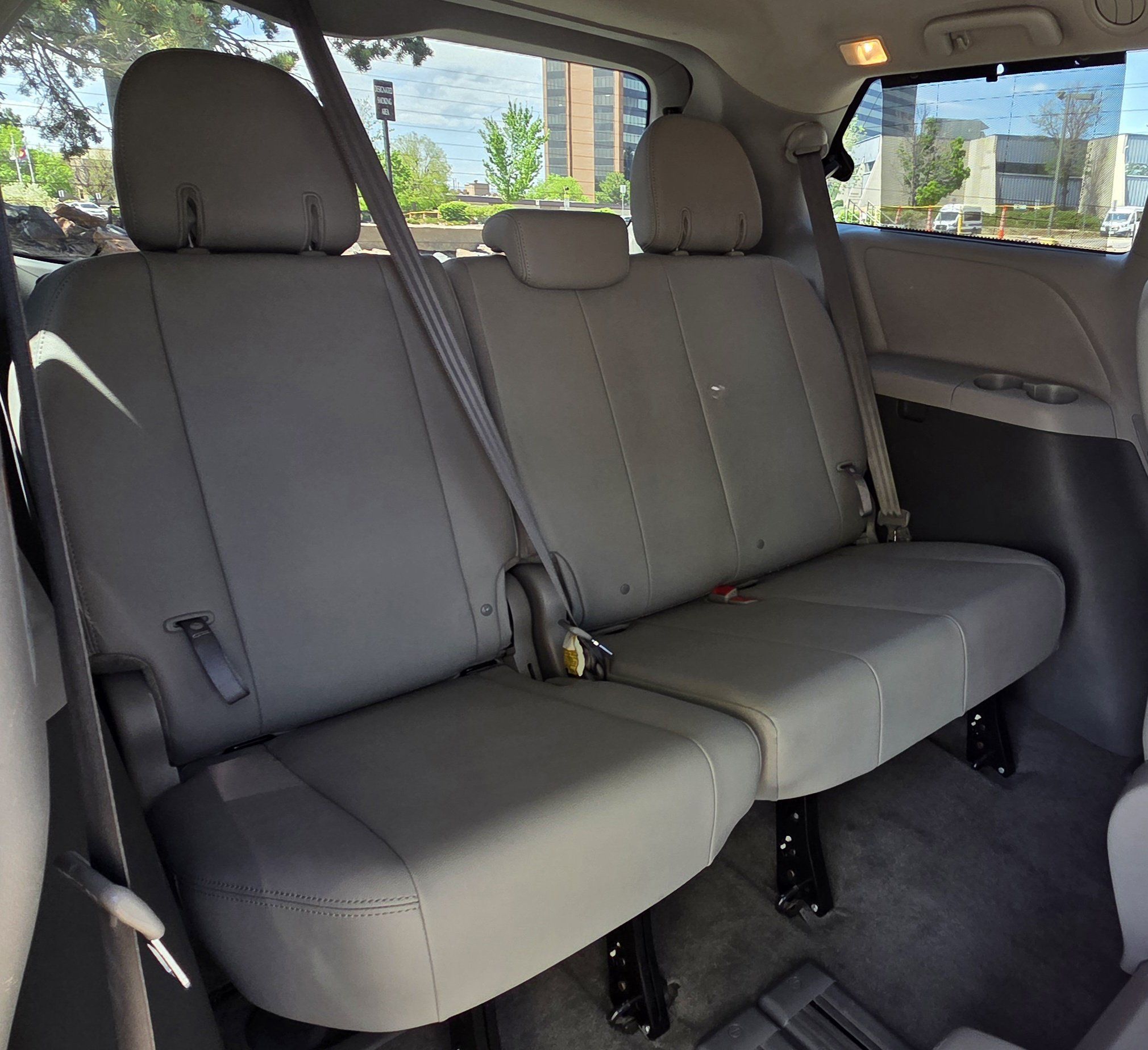 2018 Toyota Sienna XLE - Photo 18