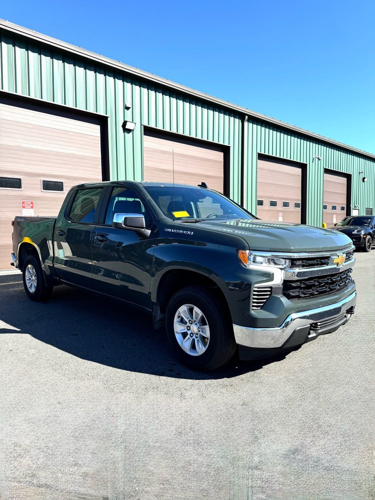2025 Chevrolet Silverado 1500 LT photo 2