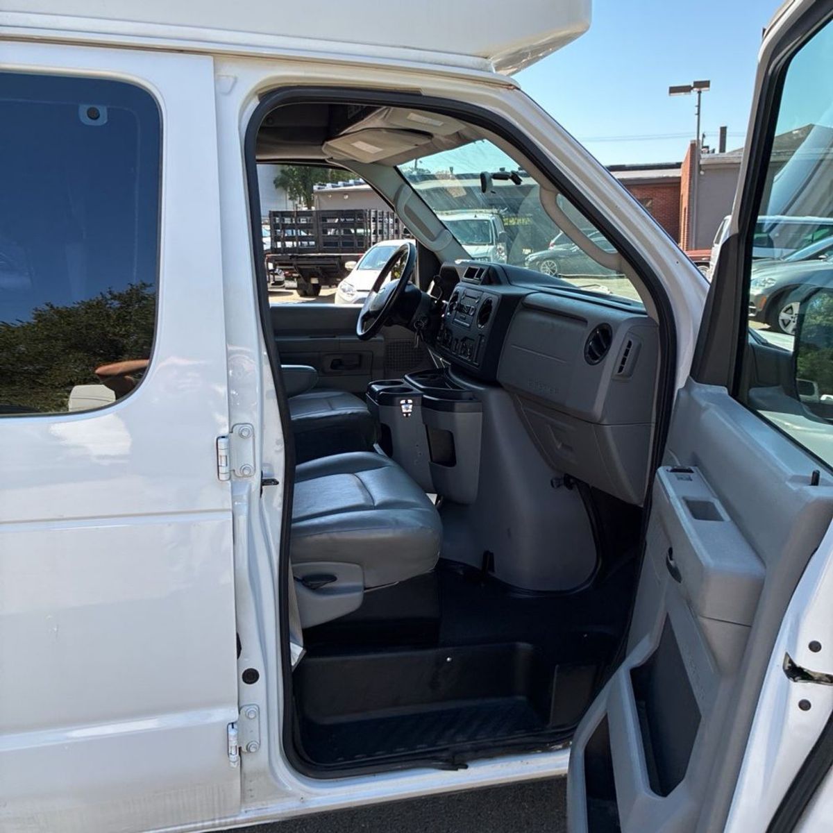 2011 Ford E-Series Cargo 12