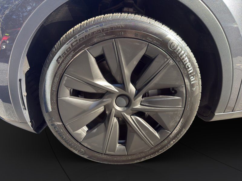 2025 Tesla Model Y Long Range photo 20