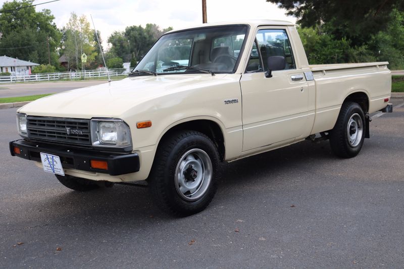 1983 Toyota Pickup Photos