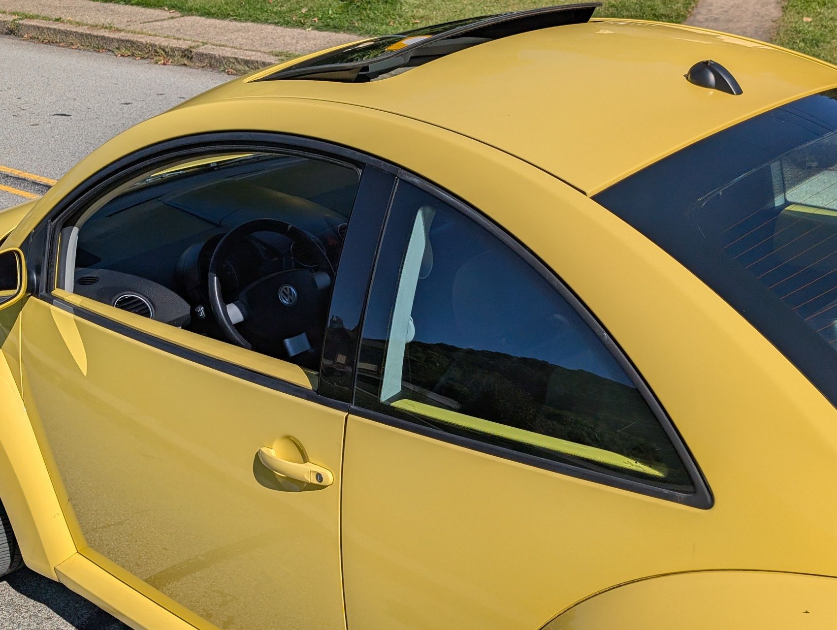 2008 Volkswagen New Beetle 35
