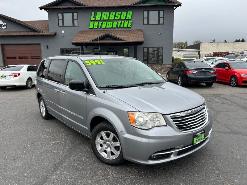 Silver 2013 Chrysler Town & Country Touring FWD Minivan Front-Wheel Drive 6-Speed Automatic