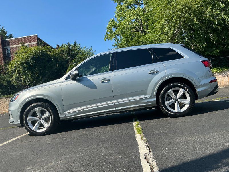 2023 Audi Q7 45 Premium quattro Tiptronic's photo