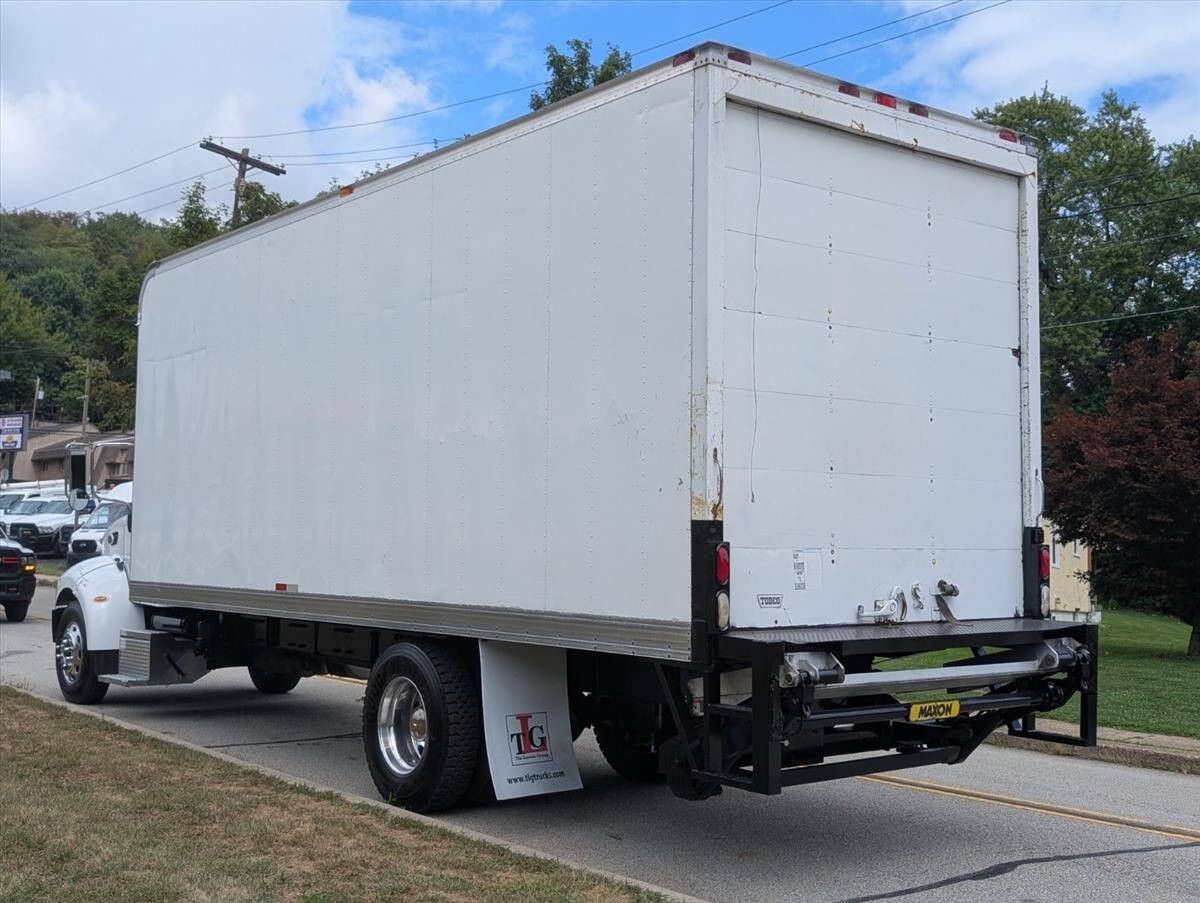 2007 Peterbilt 335 11