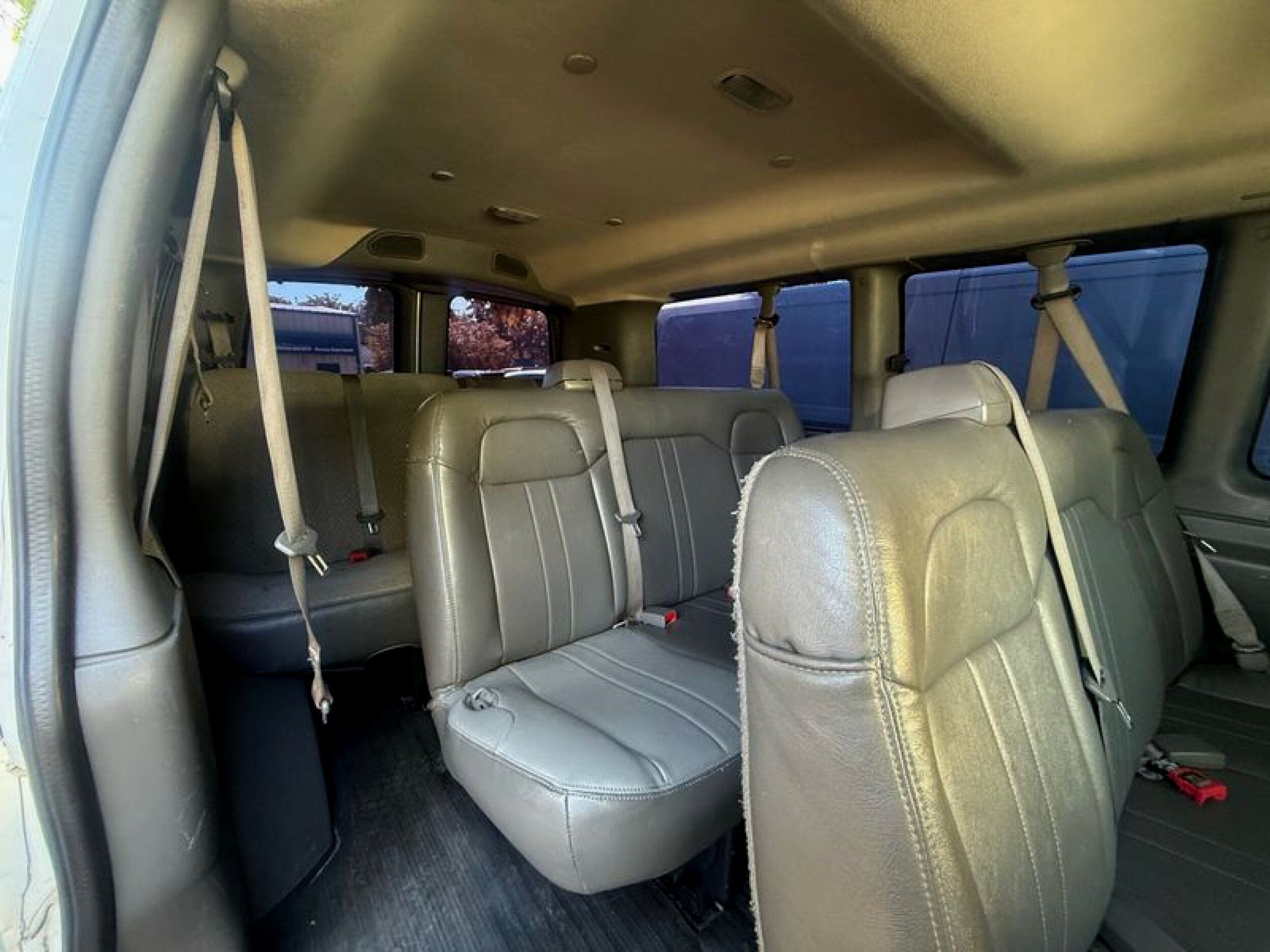 2018 Chevrolet Express Passenger LS - Photo 18