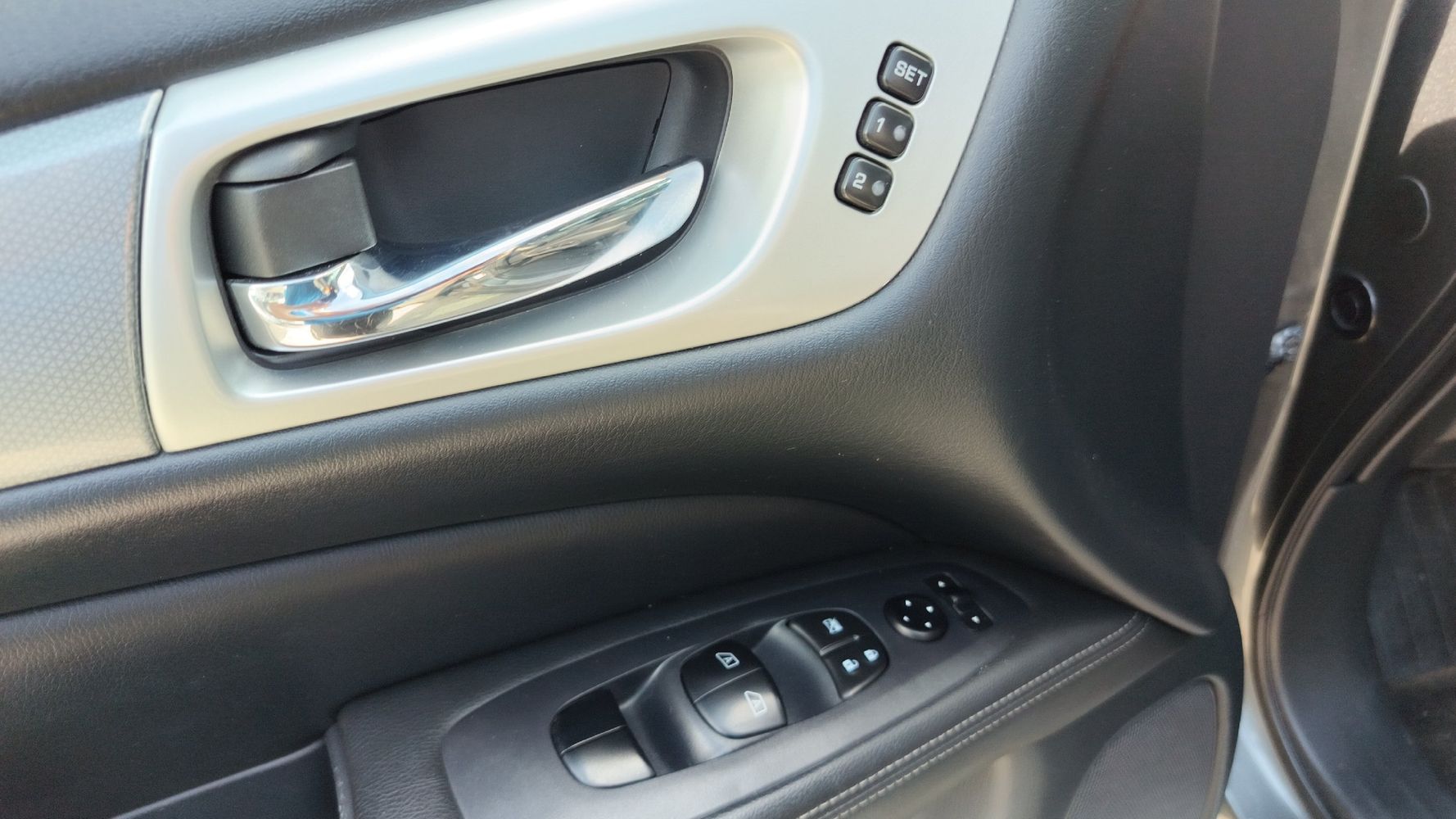 2018 Nissan Pathfinder SL photo 13