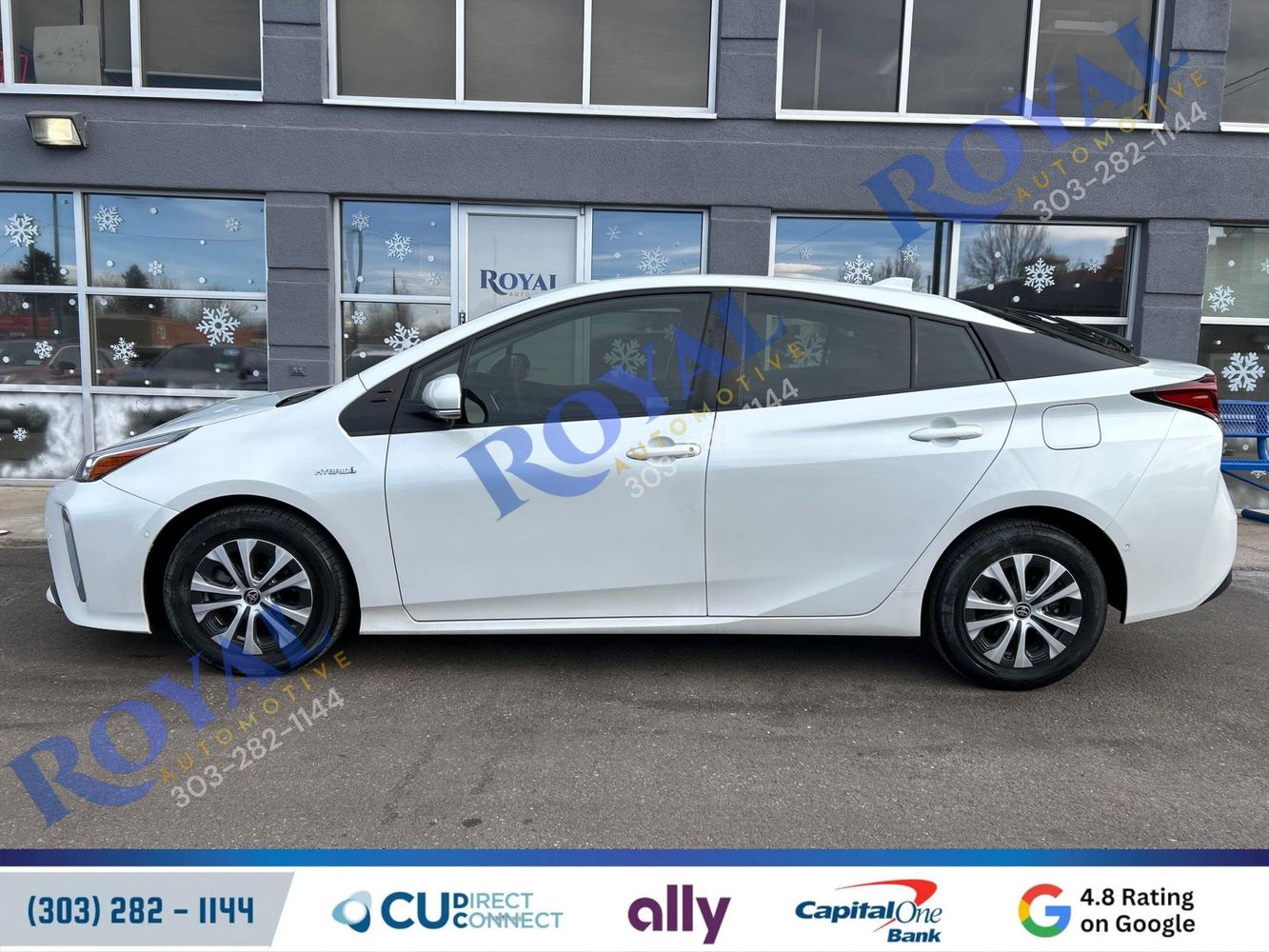 2021 Toyota Prius LE's photo