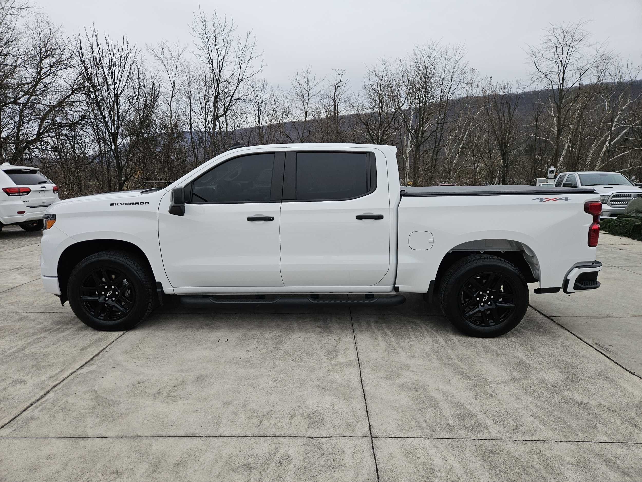 2023 Chevrolet Silverado 1500 Custom photo 4