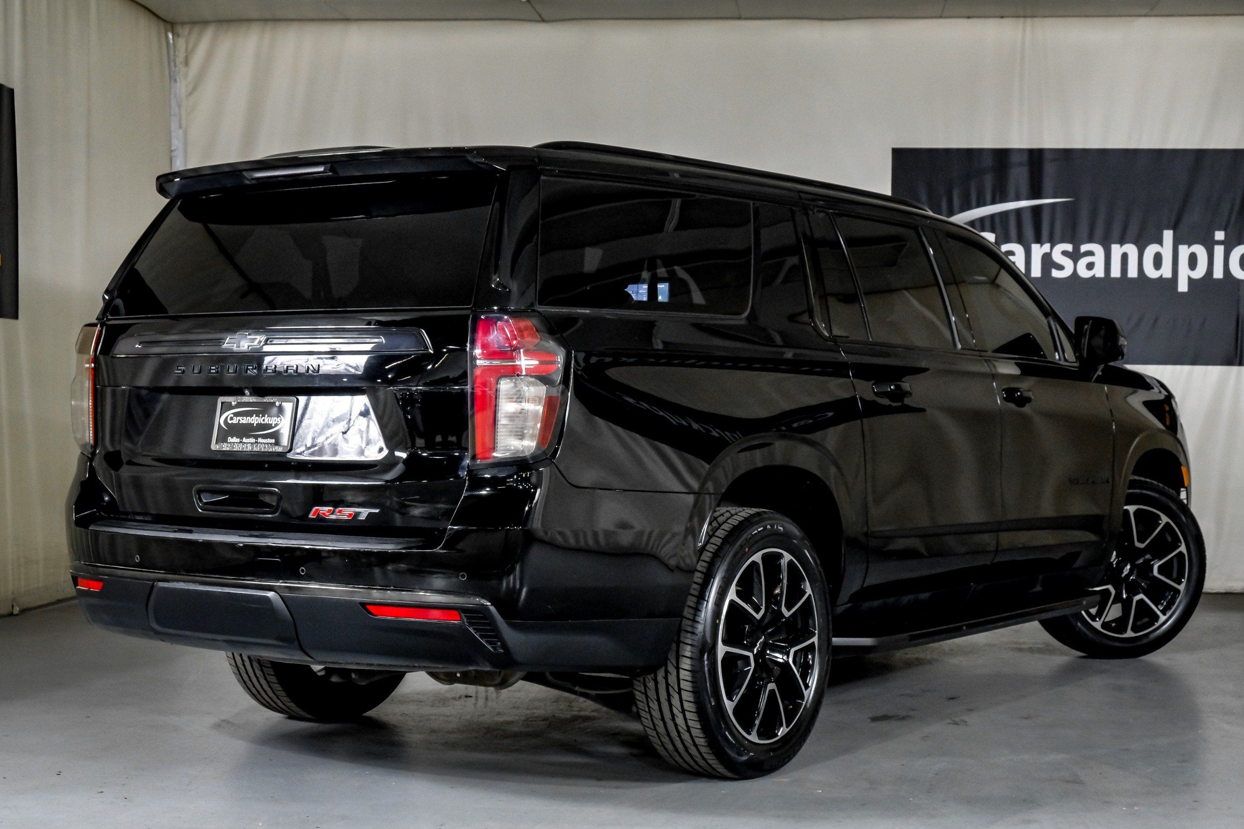 2021 Chevrolet Suburban RST photo 3