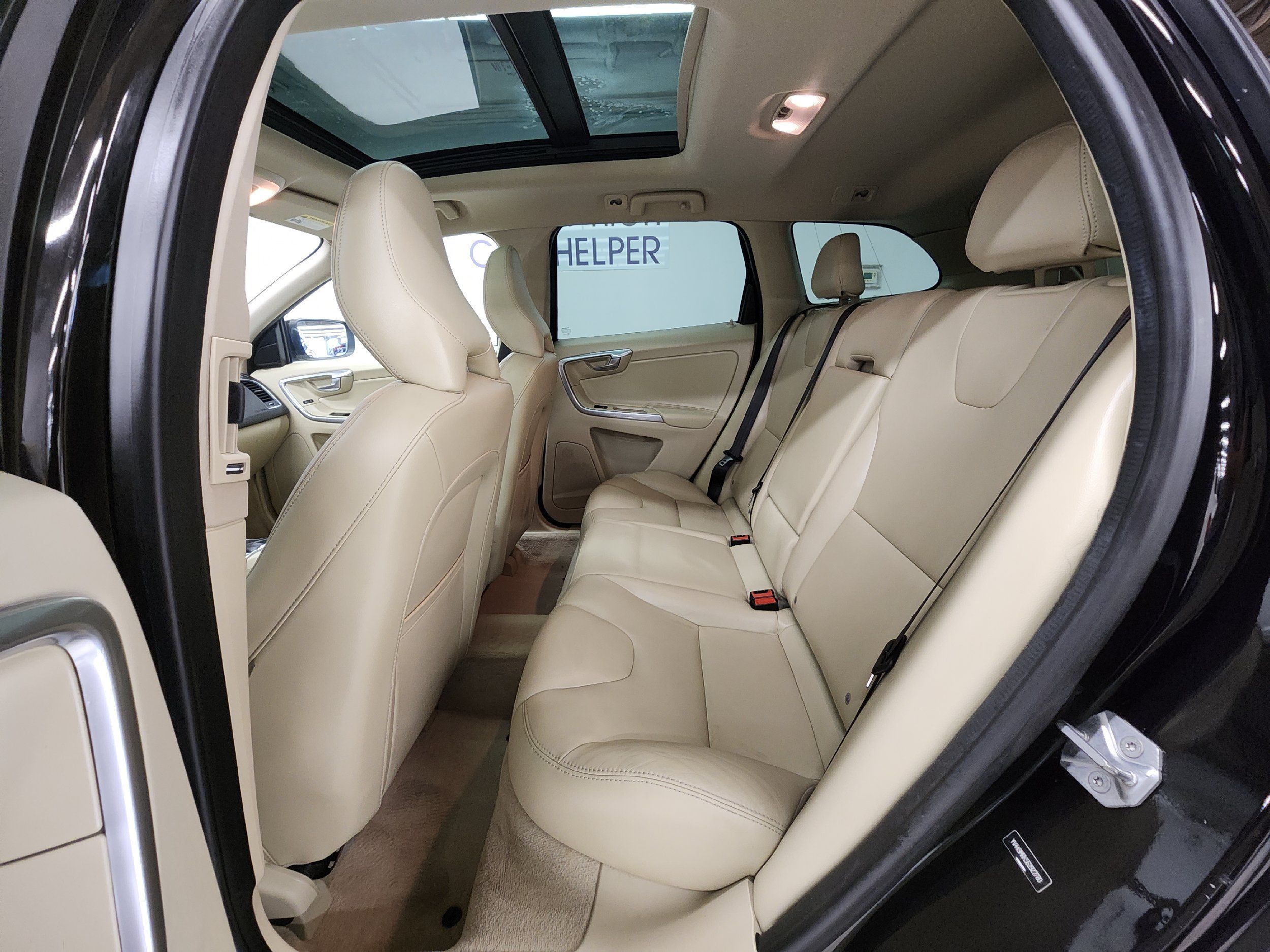 2016 Volvo XC60 T6 Drive-E photo 12