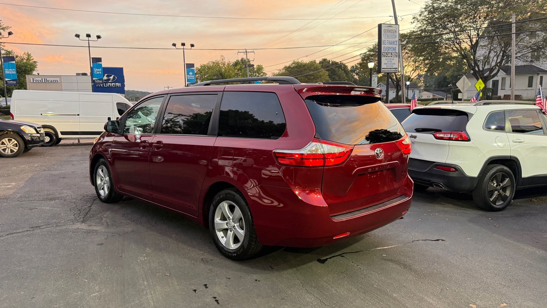 2015 Toyota Sienna LE photo 2