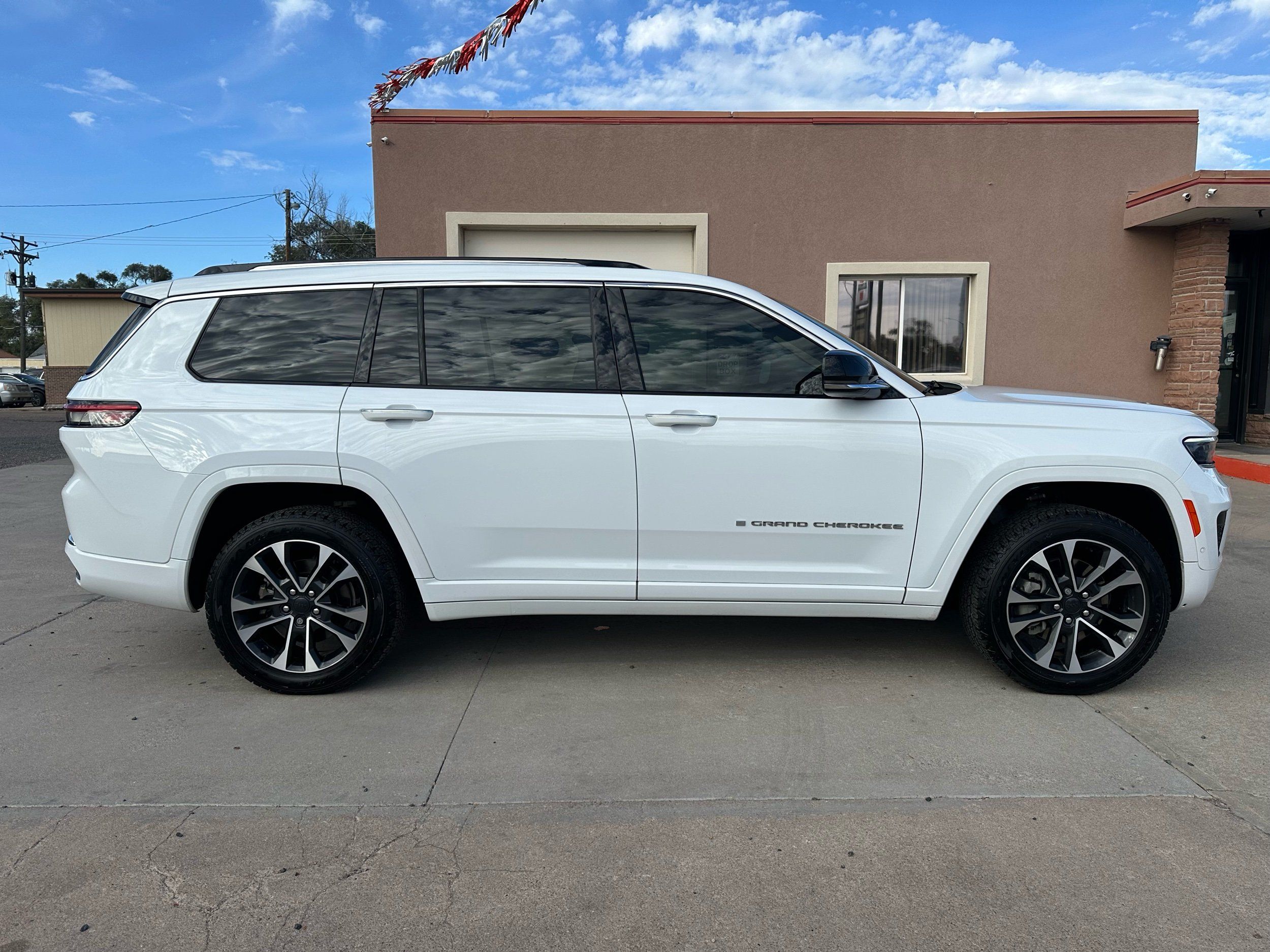 2021 Jeep Grand Cherokee Overland photo 2