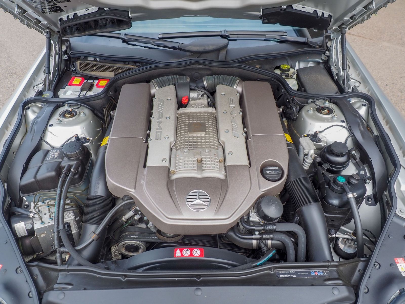 2004 Mercedes-Benz SL-Class 38