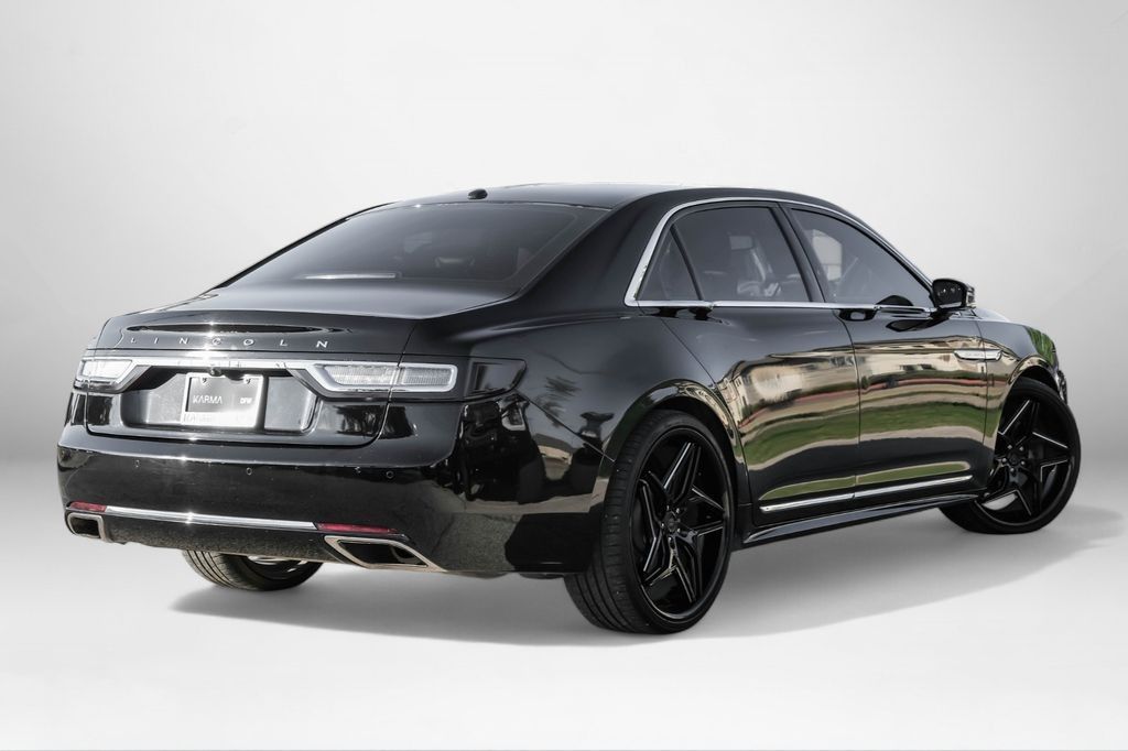 2017 Lincoln Continental Select photo 2