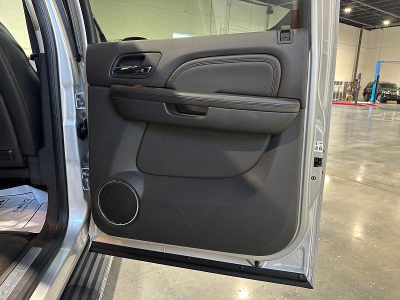 2011 Cadillac Escalade ESV Luxury, photo 17