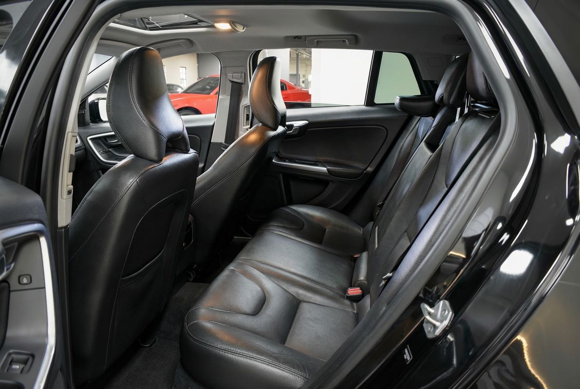 2018 Volvo V60 Cross Country T5